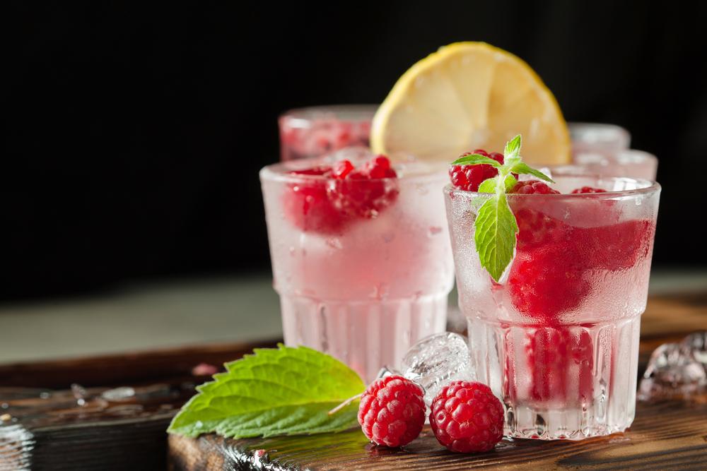 Salade de litchis et framboises à la rose