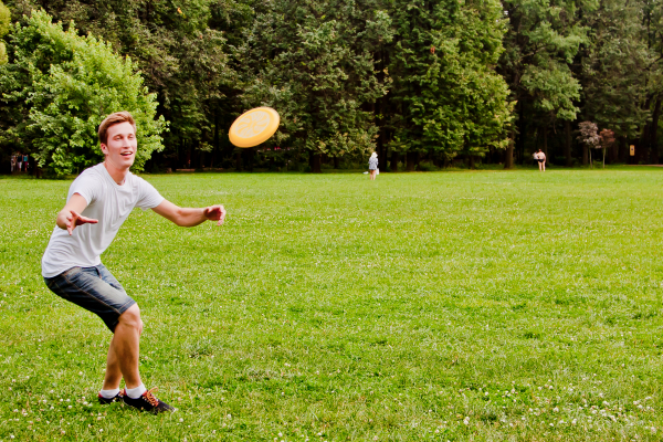 Ultimate Frisbee, sport d'équipe, mixte, en intérieur ou extérieur. Enfant  dès 8 ans